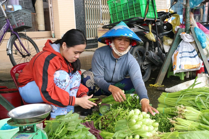 Nữ sinh rơi nước mắt vì lo bỏ dở ước mơ vào đại học - 3 Nữ sinh rơi nước mắt vì lo bỏ dở ước mơ vào đại học - 3