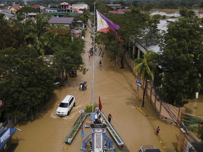 Lũ lụt, lở đất nghiêm trọng hậu bão Noru tại Philippines - 1