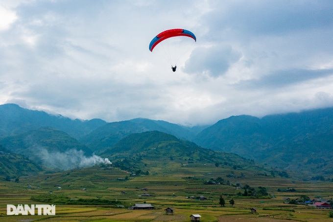 Vượt 2.000km, chi tiền triệu ngắm mùa vàng từ lưng trời Tây Bắc - 2