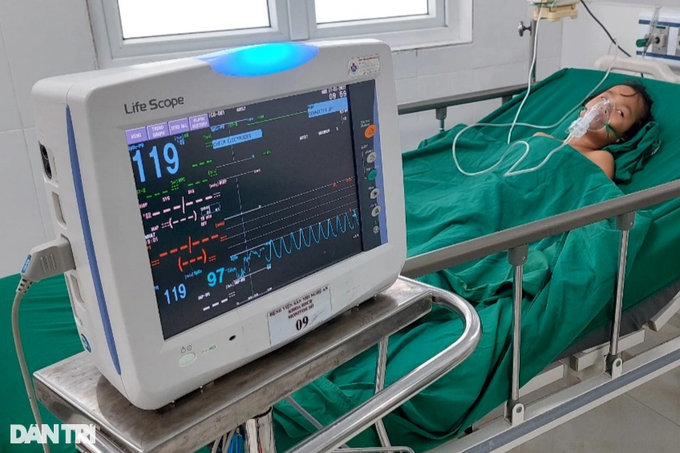 Bé gái 8 tuổi thập tử nhất sinh sau khi ngã xuống sông, bị cuốn vào cống - 4 Bé gái 8 tuổi thập tử nhất sinh sau khi ngã xuống sông, bị cuốn vào cống - 4