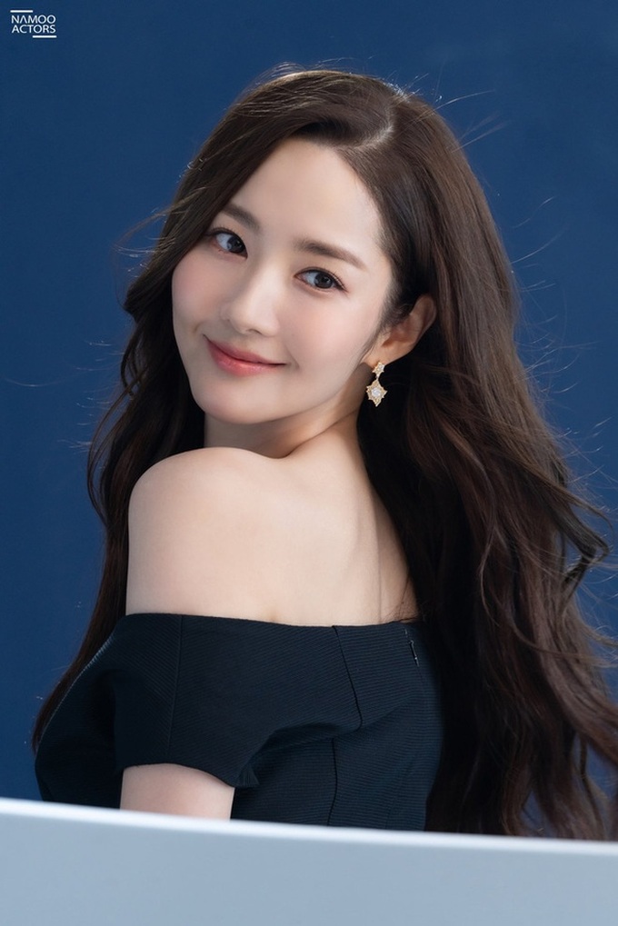 park-min-young-5-1664349713666.jpg