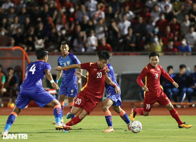 HLV Pau FC: Quang Hải chắc chắn sẽ được thi đấu nhiều hơn - 1