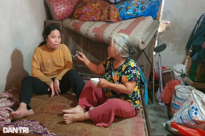 Cuộc sống bất hạnh của người mẹ tâm thần và 2 con thiểu năng trí tuệ - 4 Cuộc sống bất hạnh của người mẹ tâm thần và 2 con thiểu năng trí tuệ - 4