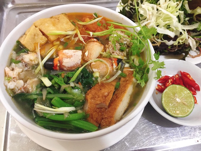 Noodle soup is only available in Quang Ninh, guests over 100 kilometers to enjoy - 6