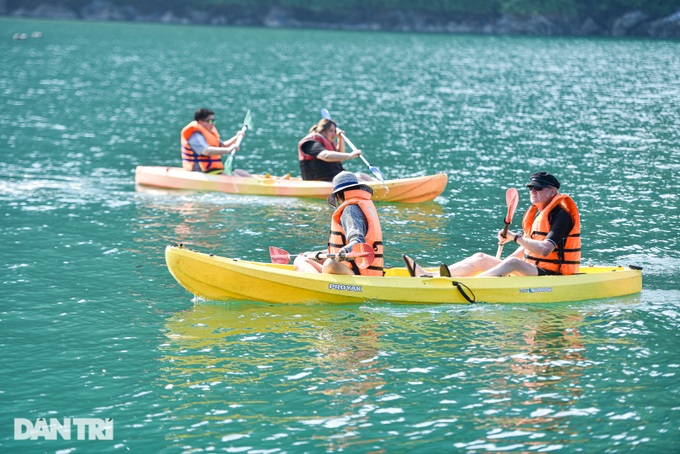 Experience sleeping at night, catching the dawn on a cruise in Ha Long Bay - 7