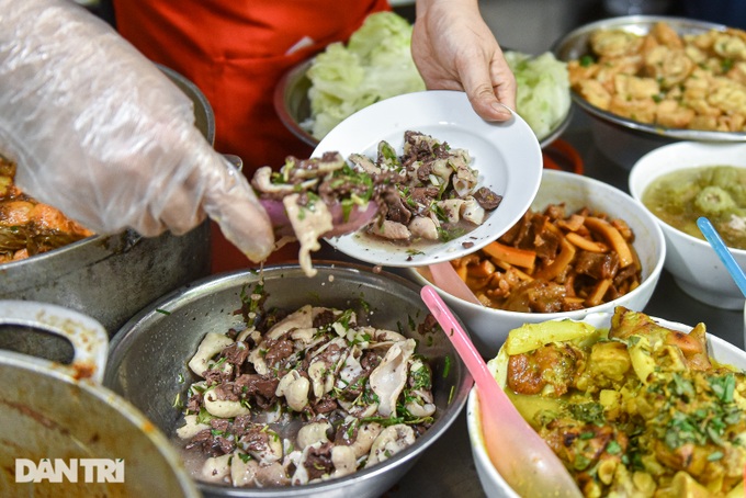 The dusty rice shop has a menu of nearly 50 dishes, more than 25 years of working with Hanoians - 3