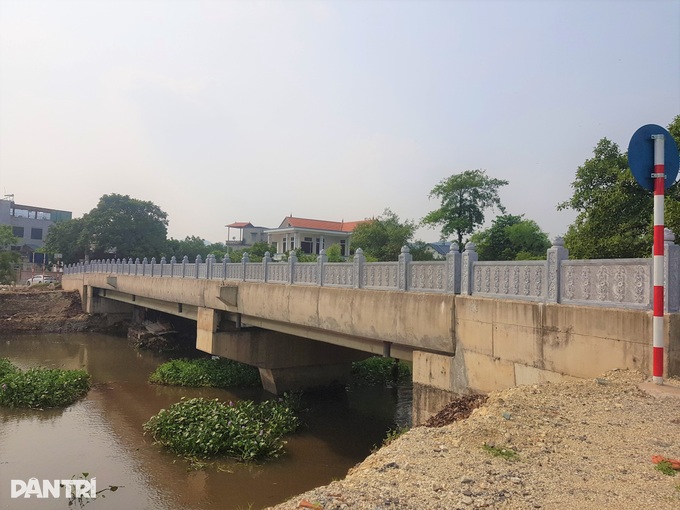 Cầu 19 tỷ đồng thông xe sau 10 năm bị bỏ hoang - 3 Cầu 19 tỷ đồng thông xe sau 10 năm bị bỏ hoang - 3