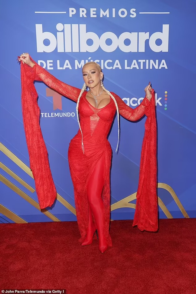 Christina Aguilera tái xuất gợi cảm sau khi tuyên bố không còn ăn kiêng