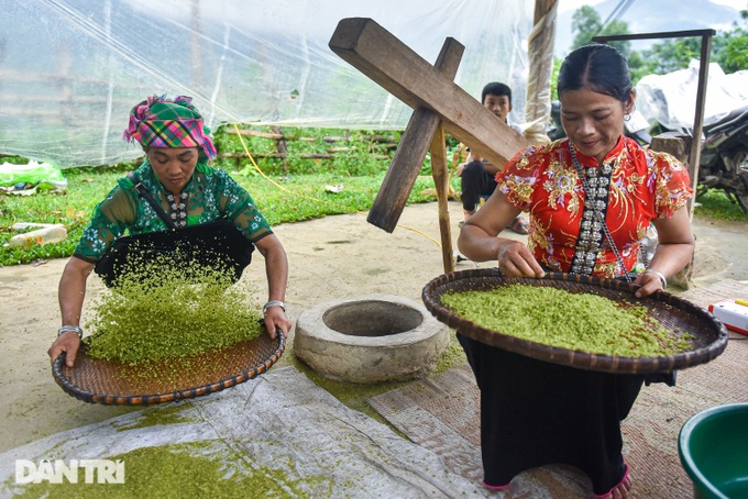 Độc đáo món rang 4 lửa, giã 10 lần của người Thái ở Tây Bắc