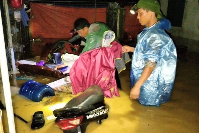 Nước dâng ngang chân rồi ngang bụng, tôi chỉ kịp ôm hai con chạy - 4 Nước dâng ngang chân rồi ngang bụng, tôi chỉ kịp ôm hai con chạy - 4