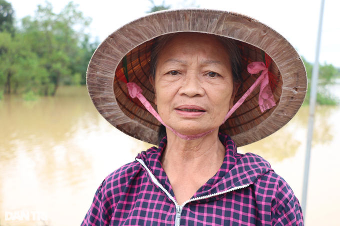 Đêm kinh hoàng chạy lũ: Nhà trên cao hỗ trợ nhà dưới thấp