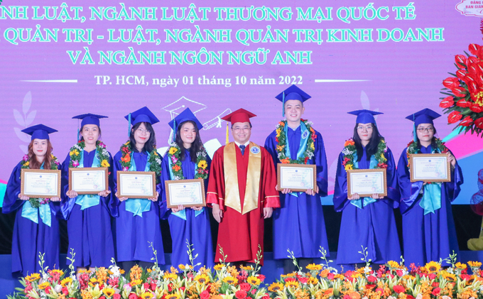 Hơn 96% sinh viên một trường ĐH tốt nghiệp loại khá, giỏi, xuất sắc - 2 Hơn 96% sinh viên một trường ĐH tốt nghiệp loại khá, giỏi, xuất sắc - 2