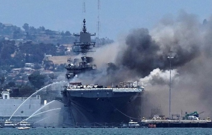 Thủy thủ Mỹ trắng án vụ chiến hạm 1,2 tỷ USD cháy thành sắt vụn - 1