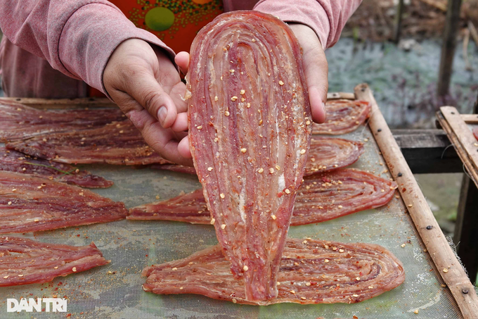 Process half a ton of snakes per day in the floating season, dry them and sell them as expensive as hot cakes - 1