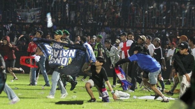 Phản ứng của FIFA sau vụ bạo loạn kinh hoàng ở bóng đá Indonesia - 2 Phản ứng của FIFA sau vụ bạo loạn kinh hoàng ở bóng đá Indonesia - 2