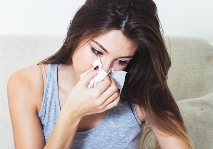 Cách nhận biết hắt hơi, sổ mũi do cảm lạnh hay viêm mũi xoang