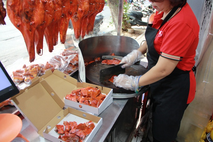 The unique and unique dish of Pi Ba duck, the process of processing more than 10 hours, just came out in Hanoi - 5