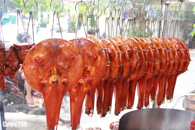 The unique and unique dish of Pi Ba duck, the process of processing more than 10 hours, just came out in Hanoi - 2