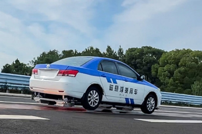 Trung Quốc thử nghiệm ô tô trôi lơ lửng trên mặt đường - 1