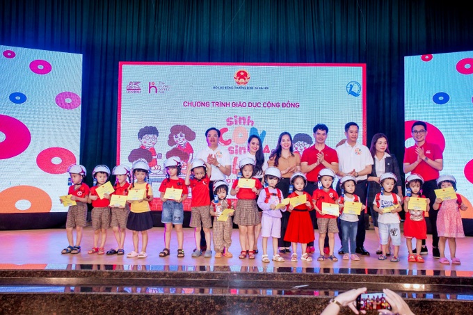 Chương trình Sinh con, sinh cha cùng Xuân Bắc đến Nghệ An - 4 Chương trình Sinh con, sinh cha cùng Xuân Bắc đến Nghệ An - 4