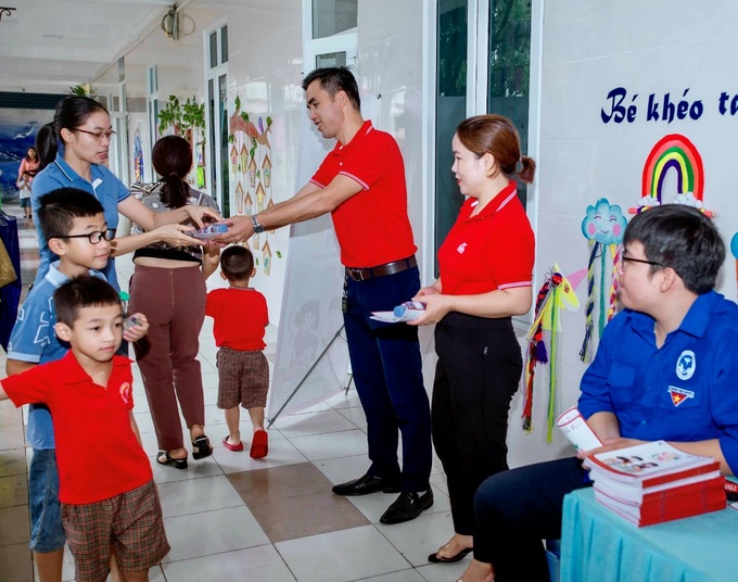Chương trình Sinh con, sinh cha cùng Xuân Bắc đến Nghệ An - 5 Chương trình Sinh con, sinh cha cùng Xuân Bắc đến Nghệ An - 5