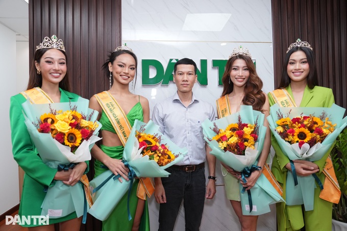 4 Á hậu Hòa bình Việt Nam hô tên, ứng xử khi được mời đi ăn với 1 tỷ đồng - 1 4 Á hậu Hòa bình Việt Nam hô tên, ứng xử khi được mời đi ăn với 1 tỷ đồng - 1
