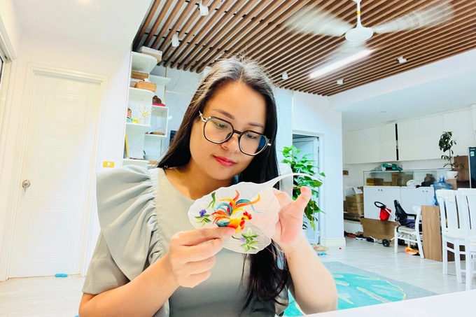 Người phụ nữ Hà Nội có biệt tài biến lá cây thành tiền triệu - 3 Người phụ nữ Hà Nội có biệt tài biến lá cây thành tiền triệu - 3