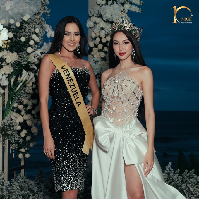 Thiên Ân, Thùy Tiên chung khung hình tại Miss Grand International 2022