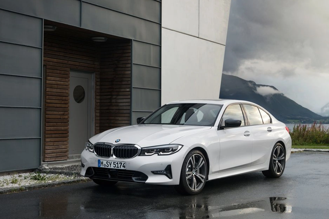 BMW sắp bán xe lắp ráp tại Việt Nam, Mercedes-Benz sẽ mất thế độc tôn - 1