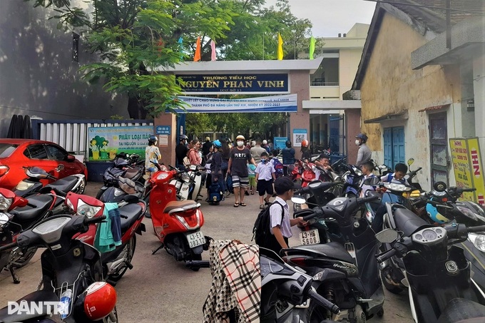 Vụ học sinh bầm tím chân: Cô giáo tạm thời không đứng lớp - 1 Vụ học sinh bầm tím chân: Cô giáo tạm thời không đứng lớp - 1