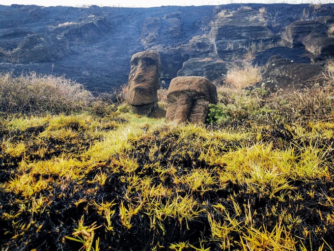 Tượng đá trên đảo Phục sinh đối mặt nguy cơ hư hỏng nặng do cháy ...