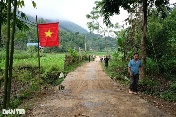 Thôn nghèo vùng cao mong bạn đọc Dân trí giúp xây cầu vượt lũ - 7 Thôn nghèo vùng cao mong bạn đọc Dân trí giúp xây cầu vượt lũ - 7