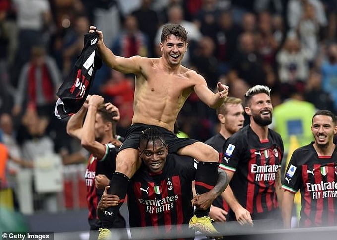 Diaz lập siêu phẩm solo, AC Milan xuất sắc hạ gục Juventus - 2 Diaz lập siêu phẩm solo, AC Milan xuất sắc hạ gục Juventus - 2
