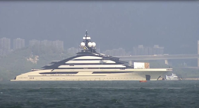 Siêu du thuyền của tỷ phú Nga bị trừng phạt lộ diện tại Hong Kong - 1 Siêu du thuyền của tỷ phú Nga bị trừng phạt lộ diện tại Hong Kong - 1