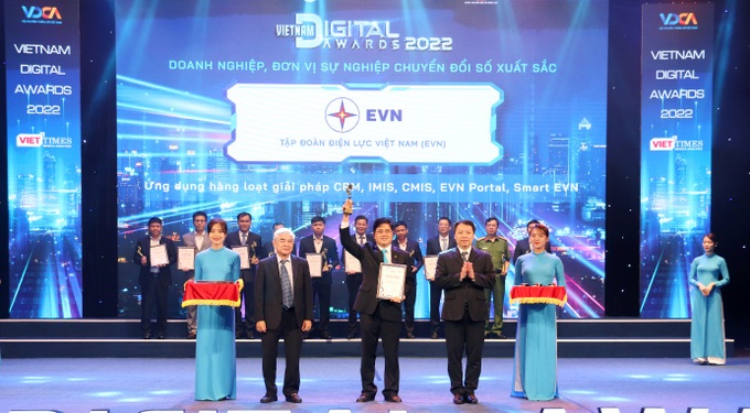 EVN nhận giải Doanh nghiệp chuyển đổi số xuất sắc Việt Nam - 1