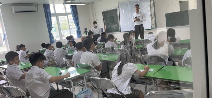 Hà Nội: Nhiều học sinh bị dị ứng nghi do trường phun thuốc diệt muỗi - 1