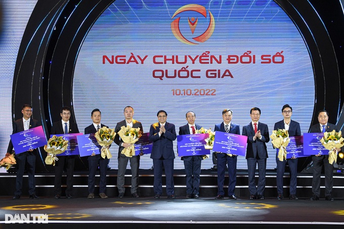 Thủ tướng: Chuyển đổi số phải để người dân, doanh nghiệp hưởng lợi - 1