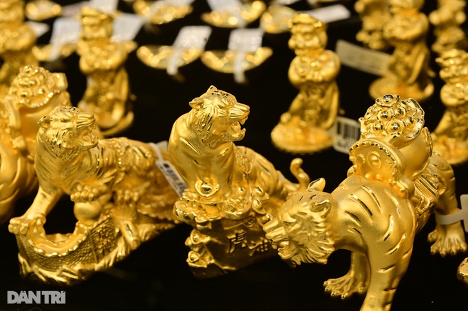 USD tăng giá gây sức ép lên vàng