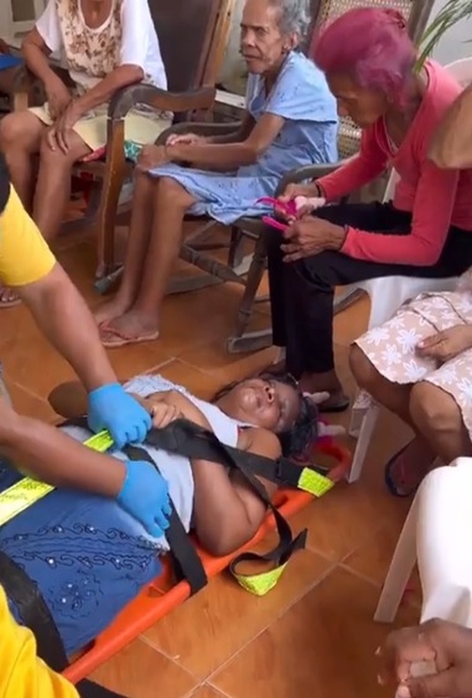 Cụ bà trong viện dưỡng lão đau tim sau khi xem vũ công thoát y biểu diễn - 2 Cụ bà trong viện dưỡng lão đau tim sau khi xem vũ công thoát y biểu diễn - 2