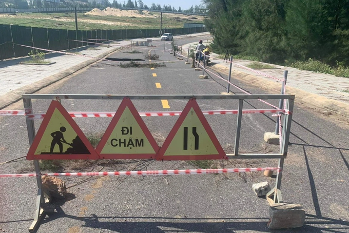 Hố tử thần bất ngờ xuất hiện giữa lòng đường - 2 Hố tử thần bất ngờ xuất hiện giữa lòng đường - 2