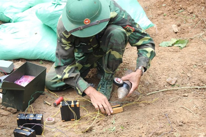 Phát hiện bom nặng 350 kg trong lúc đào móng nhà - 4 Phát hiện bom nặng 350 kg trong lúc đào móng nhà - 4