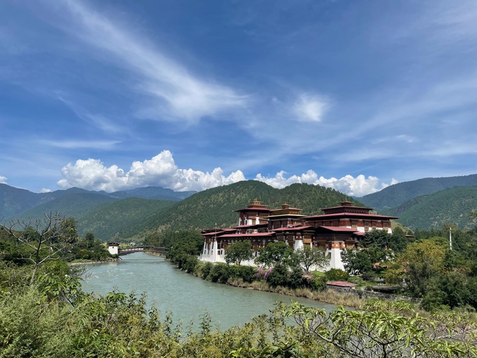 Chinh Việt Hang trên vách đá Peste 3.000 m în Bhutan - 4