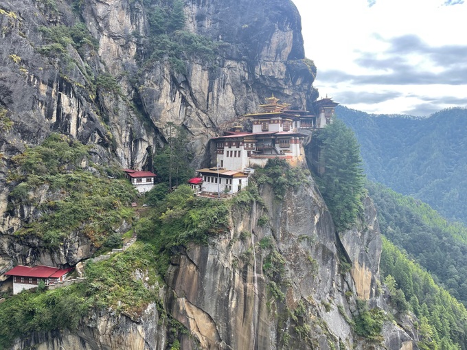 Chinh việc Hang hộr trên vách đá cao Peste 3.000 m în Bhutan - 10
