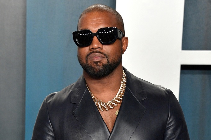 Kanye West đang làm gì mà gây thù chuốc oán với cả Hollywood? - 1
