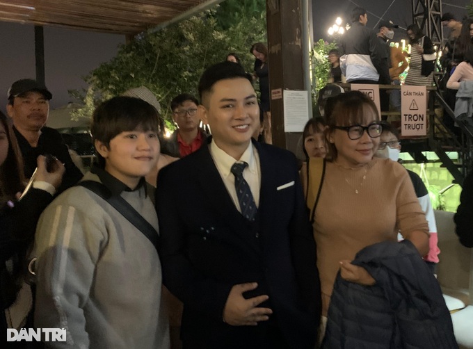 Vì sao Hoài Lâm trở lại showbiz giữa tranh cãi giọng hát đi xuống?