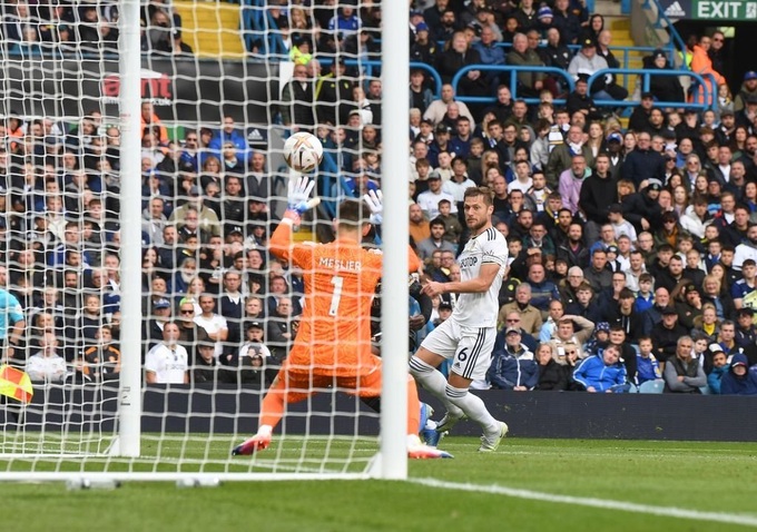 Arsenal xây chắc ngôi đầu bảng, Chelsea yên tâm trong top 4 - 1