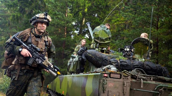 Mỹ ký thỏa thuận bảo vệ ứng viên xin gia nhập NATO - 1