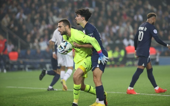 Mbappe xóa tan tin đồn mâu thuẫn, kiến tạo để Neymar ghi bàn hạ Marseille - 2 Mbappe xóa tan tin đồn mâu thuẫn, kiến tạo để Neymar ghi bàn hạ Marseille - 2
