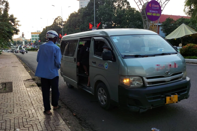 Phóng viên bị tài xế xe dù đe dọa tao biết con mày học ở đâu - 1