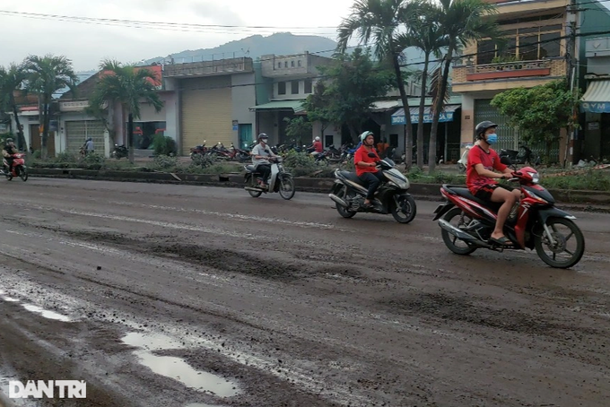 Quốc lộ 1A nát như ruộng cày, ngay đoạn qua Quy Nhơn - 5 Quốc lộ 1A nát như ruộng cày, ngay đoạn qua Quy Nhơn - 5